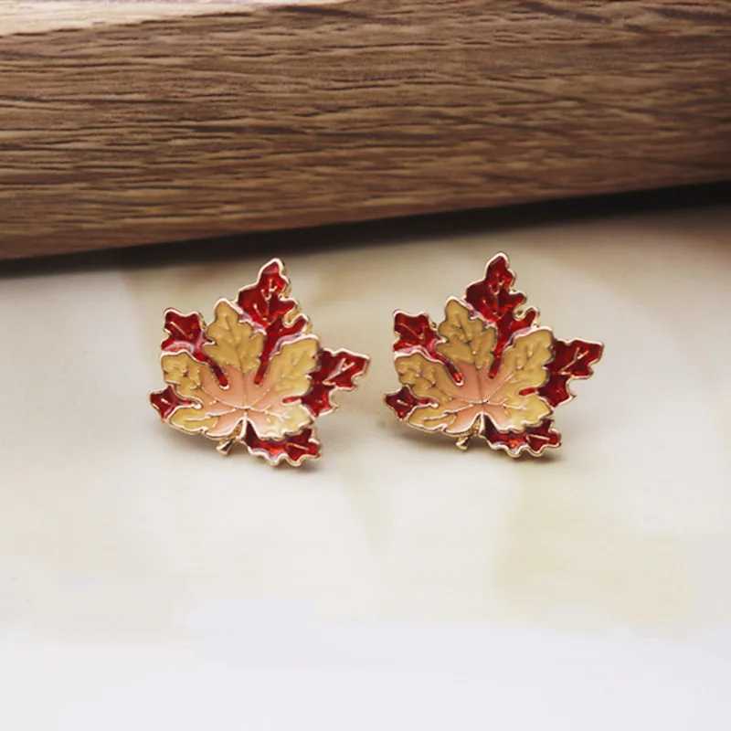 2023 New Asymmetric Daisy Tassel Earrings Female Niche Design Small Bee Temperament Long Sweet Fancy Girl Earrings XJ250722