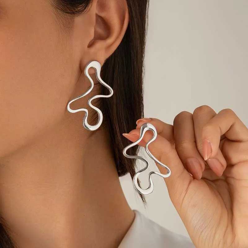 Minimalist Metal Irregular Hollow Pendant Earrings For Women Punk Gold Color Geometric Statement Earring Charm Ear Jewelry XJ250722