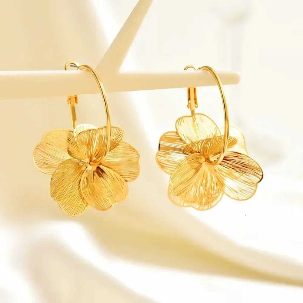 Exaggerate Golden Alloy Flower Big Hoop Earrings Personality Fashion Dangle Earring for Women Girls Ear Hook Metal Charm Jewelry XJ250722