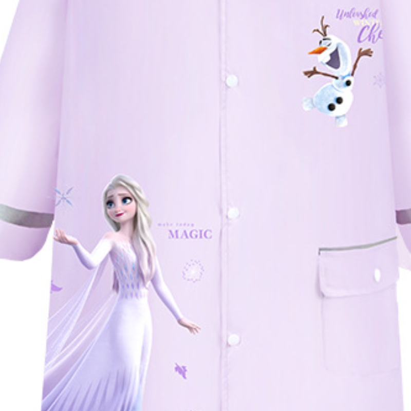 Disney primary school raincoat backpack is designed with a wide brim and reflective strips to ensure safe travel at night The large backpack position 