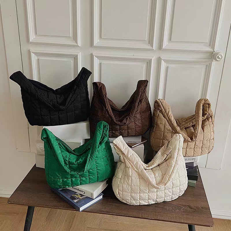 2025 new style women's handbag, large-capacity quilted dumpling bag, designer messenger bag, space cotton bag