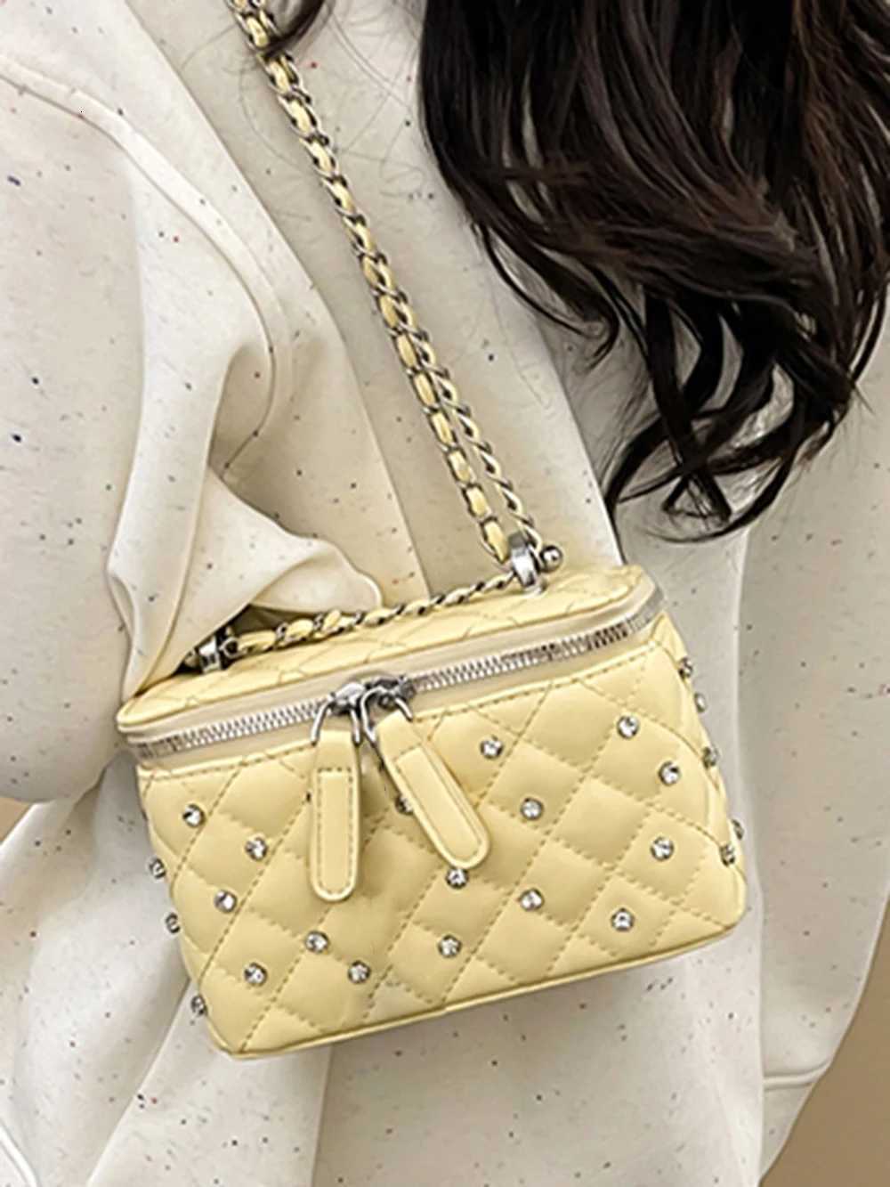 Fi Diamd-Grid Chain Handbag Wens Spring Summer Solid Color PU Leather Square Bag Simple Womens Crossbody Bags Y250722