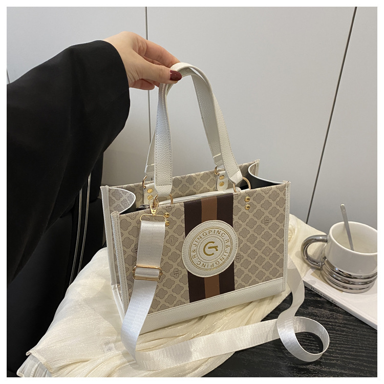 Luxury Brand Designer Bag Free Shipping New Style Tote Bag 2025 Gold Stamping Fashion Elegant Large Capacity Commuter Handbag Shoulder Crossbody Bag f