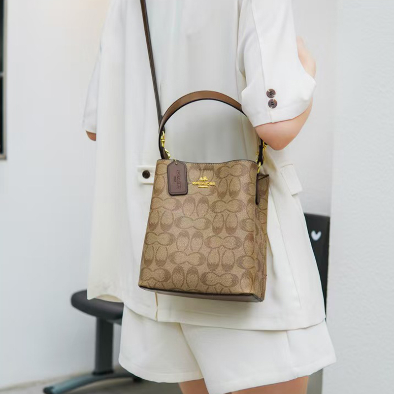 Tote bag Designer bag Fashion Bags Women's Travel Luxury Handbag Shoulder Beach Bag Hot Tote Bag Large Letter Designer Large Capacity Bag Shoppin