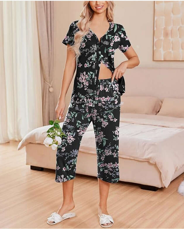 New Women's Pajamas Short Sleeve Top And Capri Pants Printed Pajama Set With Pockets B5