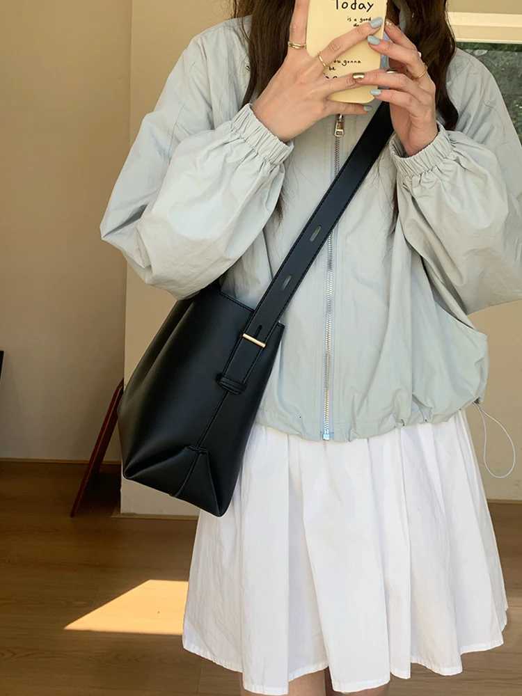 2025 New Bucket Bag Large Capacity Crossbody Bag Shoulder Bag Underarm Bag Handbag Mens Daily Commuter Bag Mens Bag Y250722