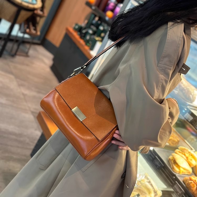 2025 vintage cowhide women's bag, new designer messenger bag, fashionable crossbody bag, high-quality genuine leather shoulder bag