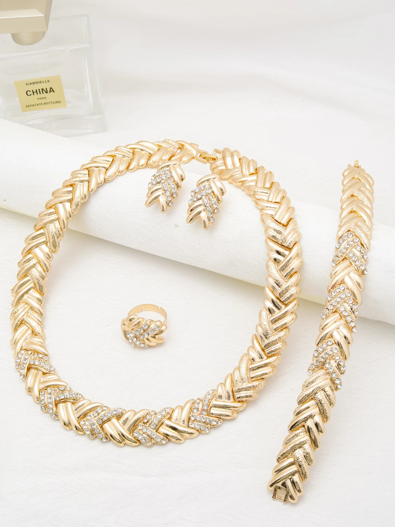 Dubai Jewelry Set For Woman 18K Gold Plated Necklace Earrings Bracelet and Ring Set Jewelry Wedding Party Trending 250717 - view 3