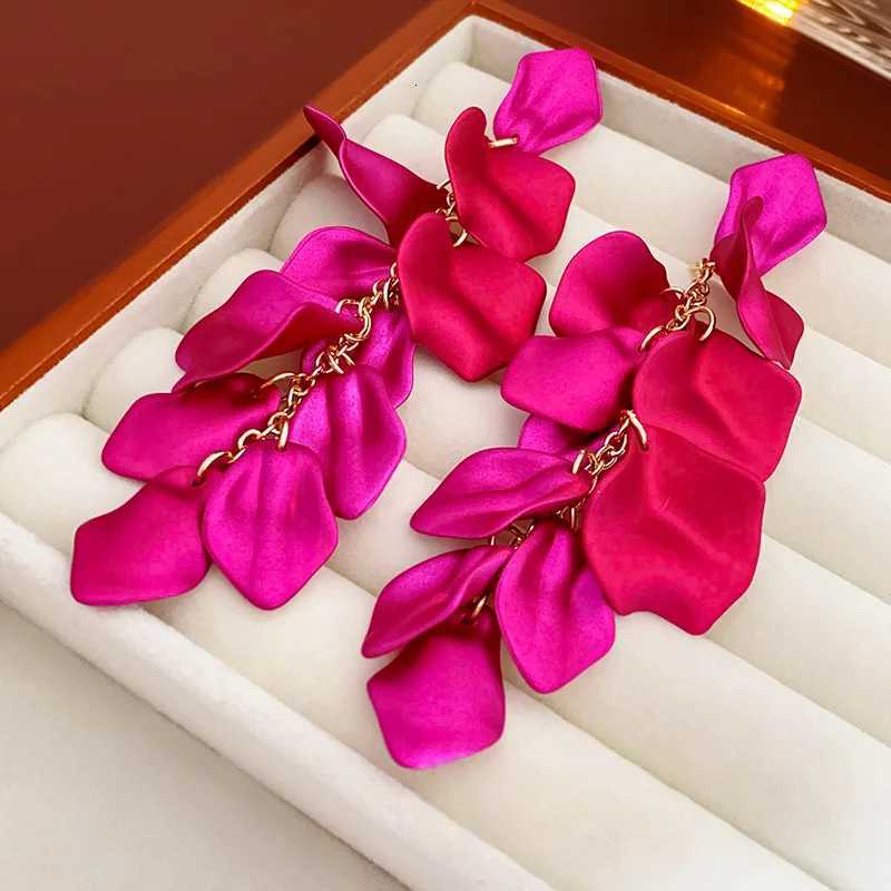 Irregular Petal Tassel Earrings for Women Exaggerate Personality Drop Earrings Light Luxury Solid Rose Jewelry Gift XJ250722