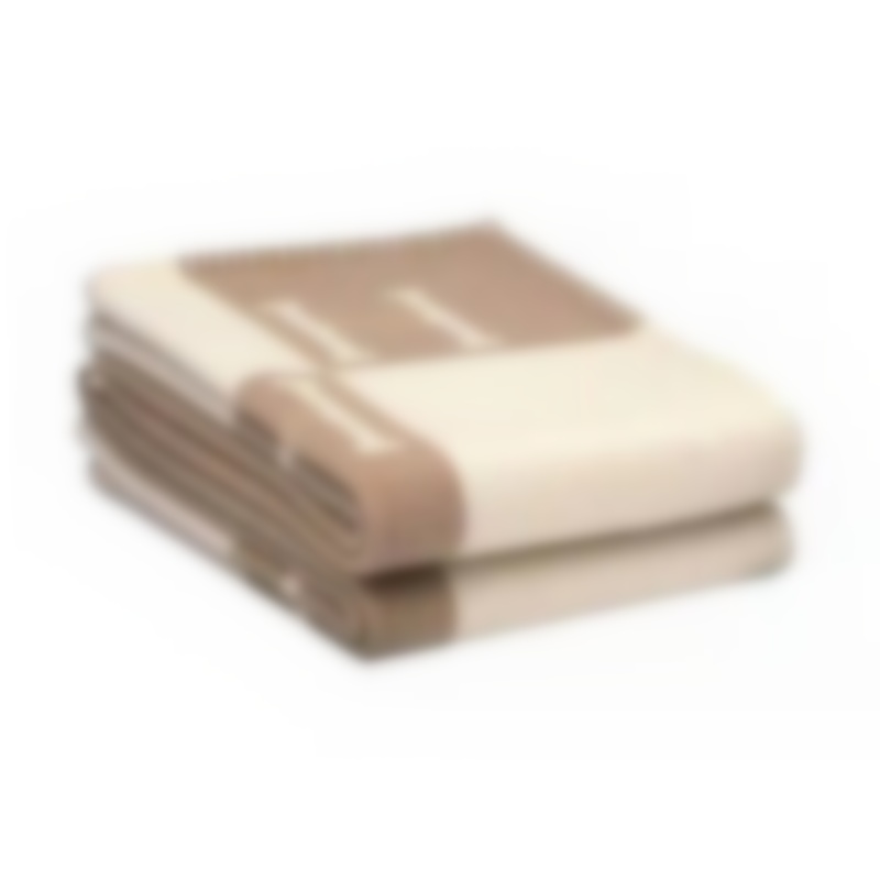 Designer blankets, cashmere and wool blankets, sofa blankets with single letter H, home textiles, office nap air - conditioner blankets, airplane blan