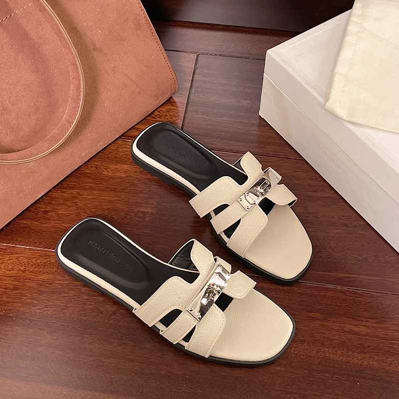 Luxury Brand Designer Shoes Silver Small Lock Buckle Flat Shoes 2025 New Open Toe Strap Slippers Vacation Fashion Outdoor French Style Sandals
