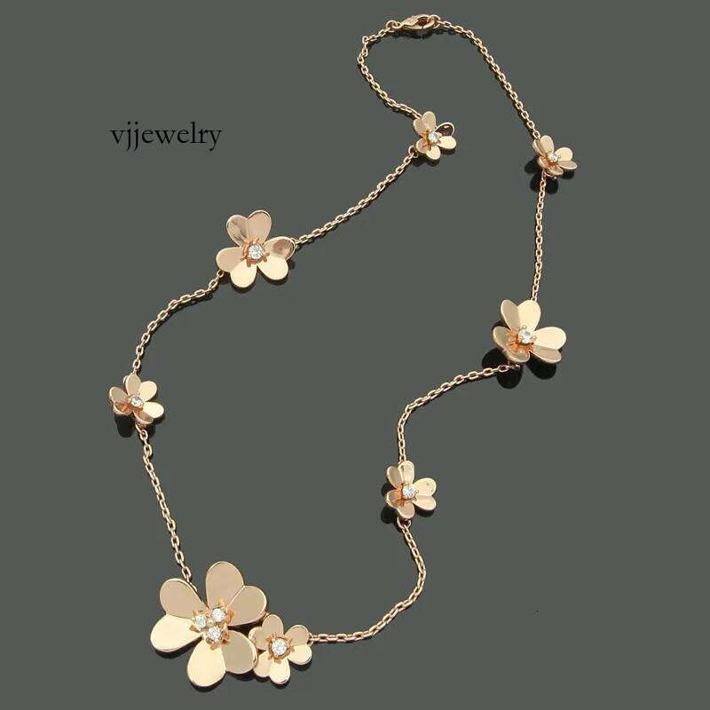 Elegant Letter Flower Titanium Steel Necklace MicroInlaid Zircon er Pendant with Gift Box Z250910