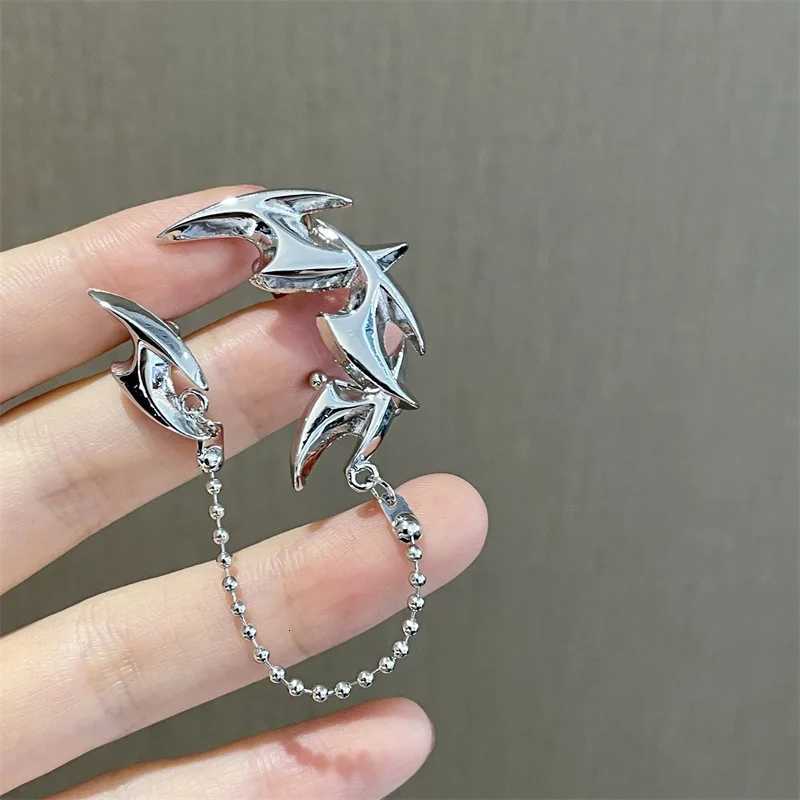 Vintage Punk Silver Color Metal Dart Ear Clip Earrings for Women Men Trend Irregular Tassel One-Piece Ear Clip Jewelry XJ250722