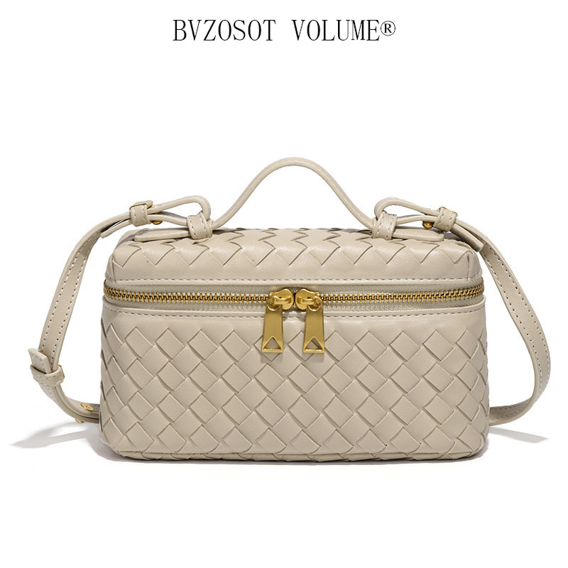Small - scale hand - knitted box - shaped bags New fashion lunch - box - style bags from brand B Hand - carried single - shoulder and cross - body bag