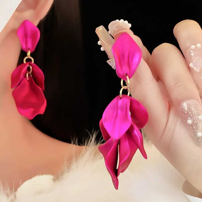 Irregular Petal Tassel Earrings for Women Exaggerate Personality Drop Earrings Light Luxury Solid Rose Jewelry Gift XJ250722