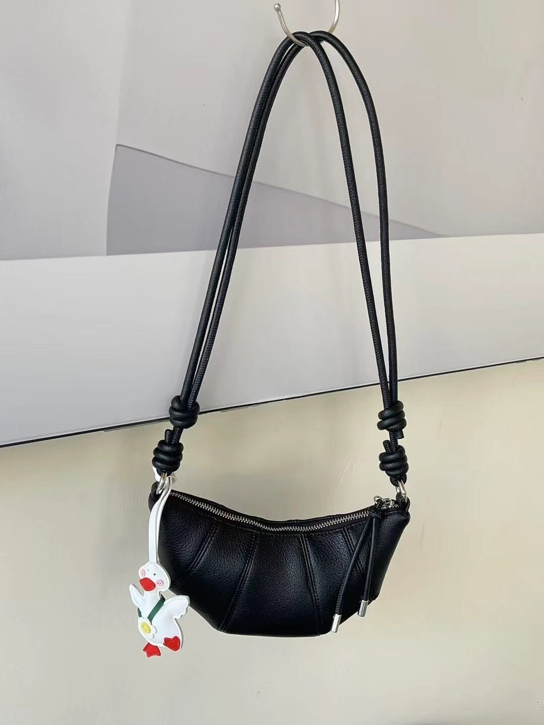 Free shipping designer bag 2025 Niche Fashionable Solid Color Horn Bag For Women New Simple Versatile Bag Shoulder Bag Crossbody Bag