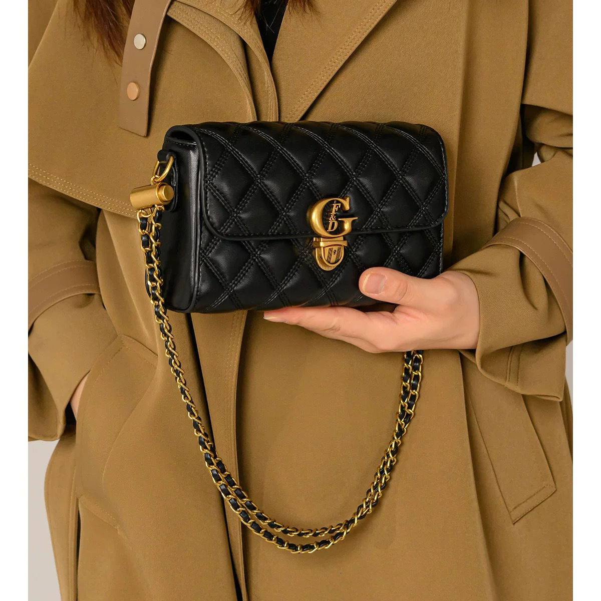 Free shipping designer bag 2025 High End Lock Buckle Quilted Chain Small Bag For Women New Fashion Versatile Bag Shoulder Bag Crossbody Bag
