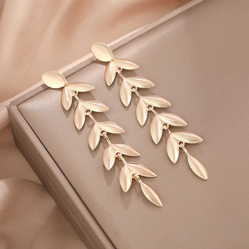 New Long Tassel Metal Leaves Earrings For Women Metallic Texture Splicing Pendant Earrings Fashion Female Jewelry Accessories XJ250722