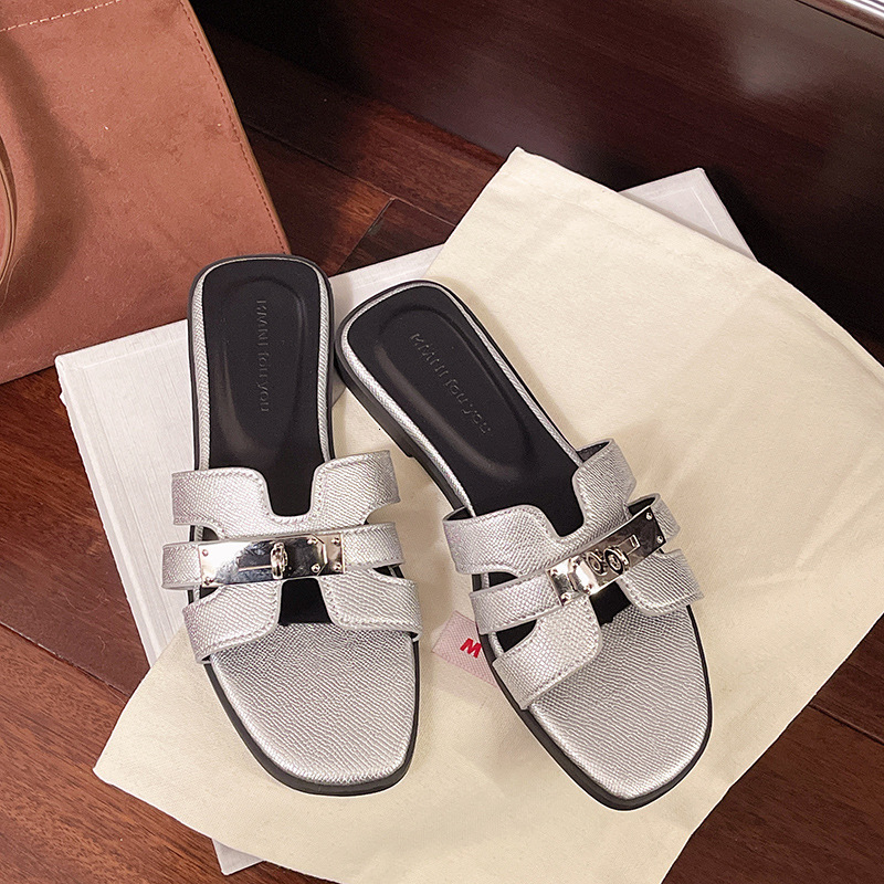 Luxury Brand Designer Shoes Silver Small Lock Buckle Flat Shoes 2025 New Open Toe Strap Slippers Vacation Fashion Outdoor French Style Sandals