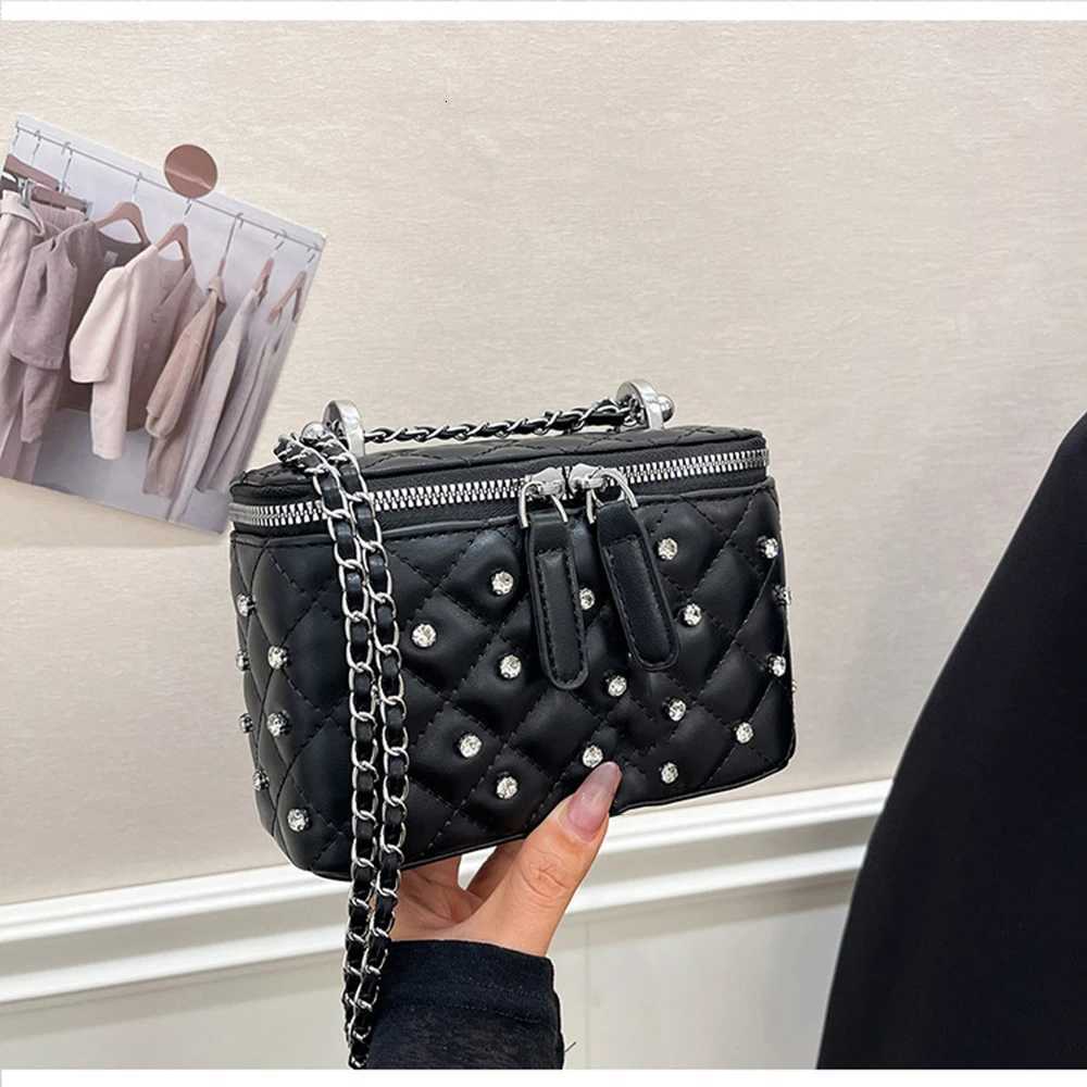 Fi Diamd-Grid Chain Handbag Wens Spring Summer Solid Color PU Leather Square Bag Simple Womens Crossbody Bags Y250722