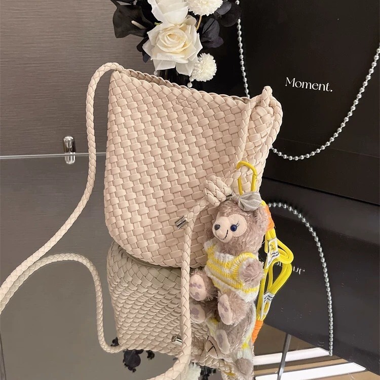 Free shipping designer bag 2025 Niche Woven Bucket Bag For Women New High End Fashion Versatile Bag Single Shoulder Bag Crossbody Small Bag