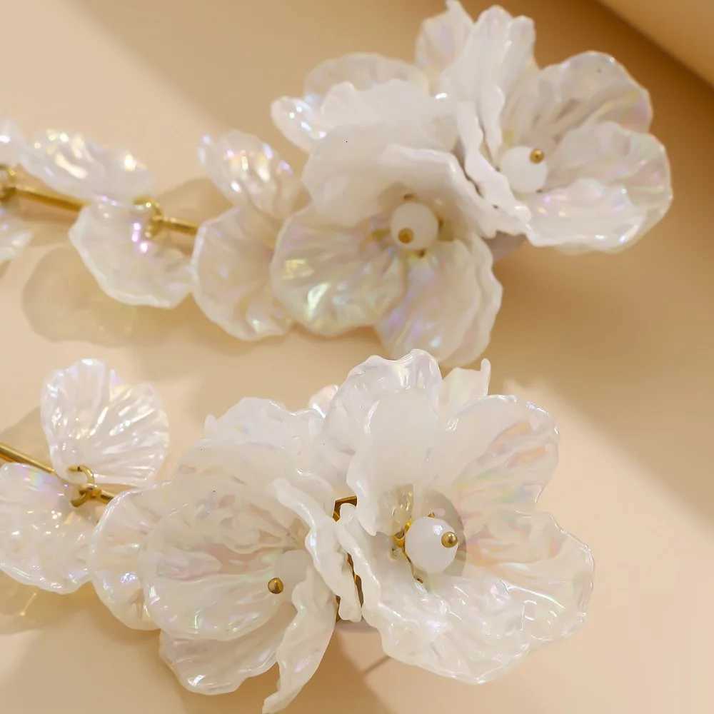 Elegant White Flower Stud Earrings For Women Colorful Enamel Flower Rhinestone Tassel Hanging Drop Earrings Party Jewelry GiftsXJ250722