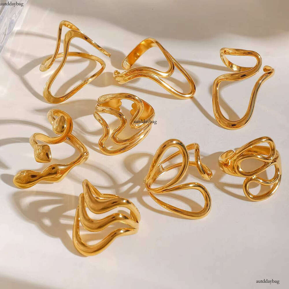 PVD Gold Plated Stainless Steel Luxury Jewelry Smooth Linear Open Loop