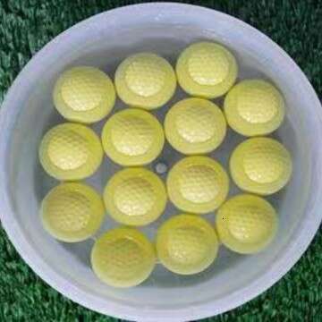Golf balls can float on the water surface. Practice with two layers of float balls with a diameter of 42 in a box of 10