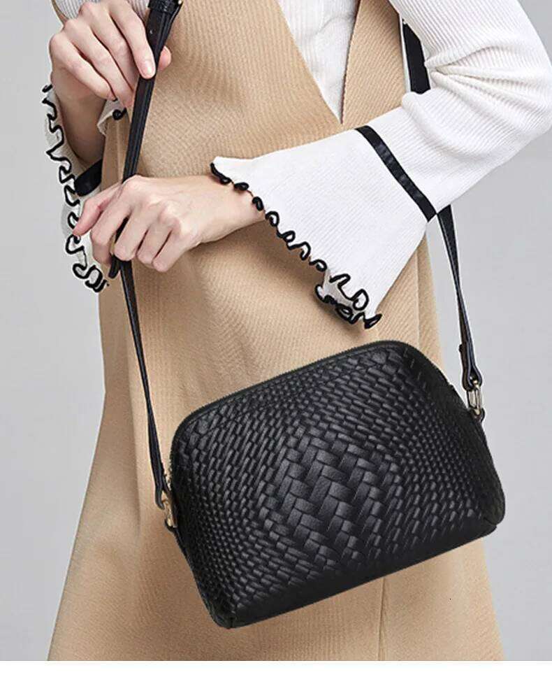 2025 New Knit Series Woman Shoulder Bag Crossbody Cowhide Woven Ladies Daily Black