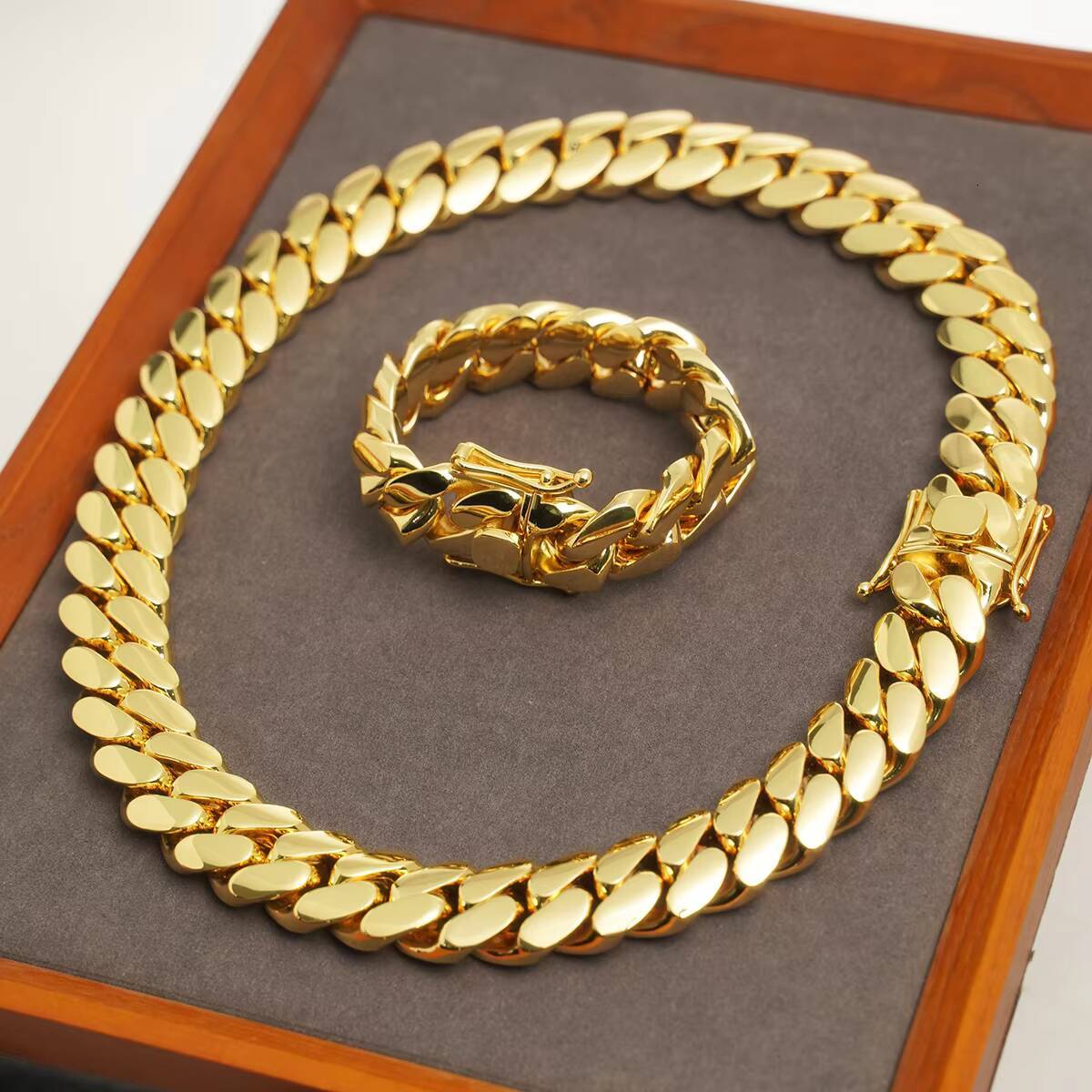 Hip Hop Jewelry Fashion Style Luxury and Heavy Necklace Super Big Cuban Necklace Big Ass Cuban Link Chain Miami Cuban Link