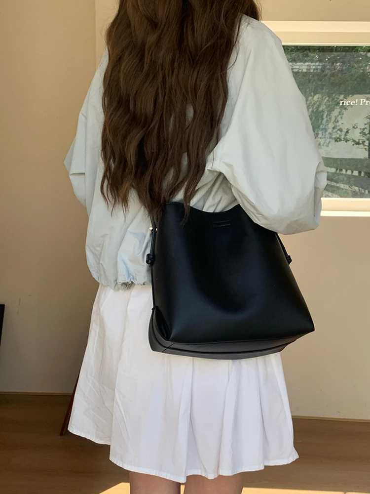 2025 New Bucket Bag Large Capacity Crossbody Bag Shoulder Bag Underarm Bag Handbag Mens Daily Commuter Bag Mens Bag Y250722