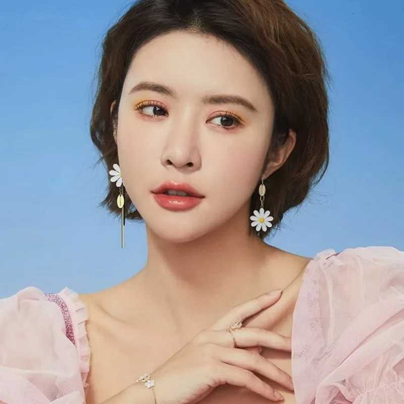 Summer New Korean Floral Daisy Flower Drop Earrings Fashion Fresh Sunflower Asymmetric Earrings Girl Ears Jewelry Brincos Gift XJ250722