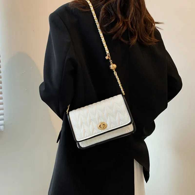 New Fashion Womens Shoulder Bag Simple Chain Texture Small Square Bag Light Luxury Party Crossbody Bag Purses and Handbags XJ250704