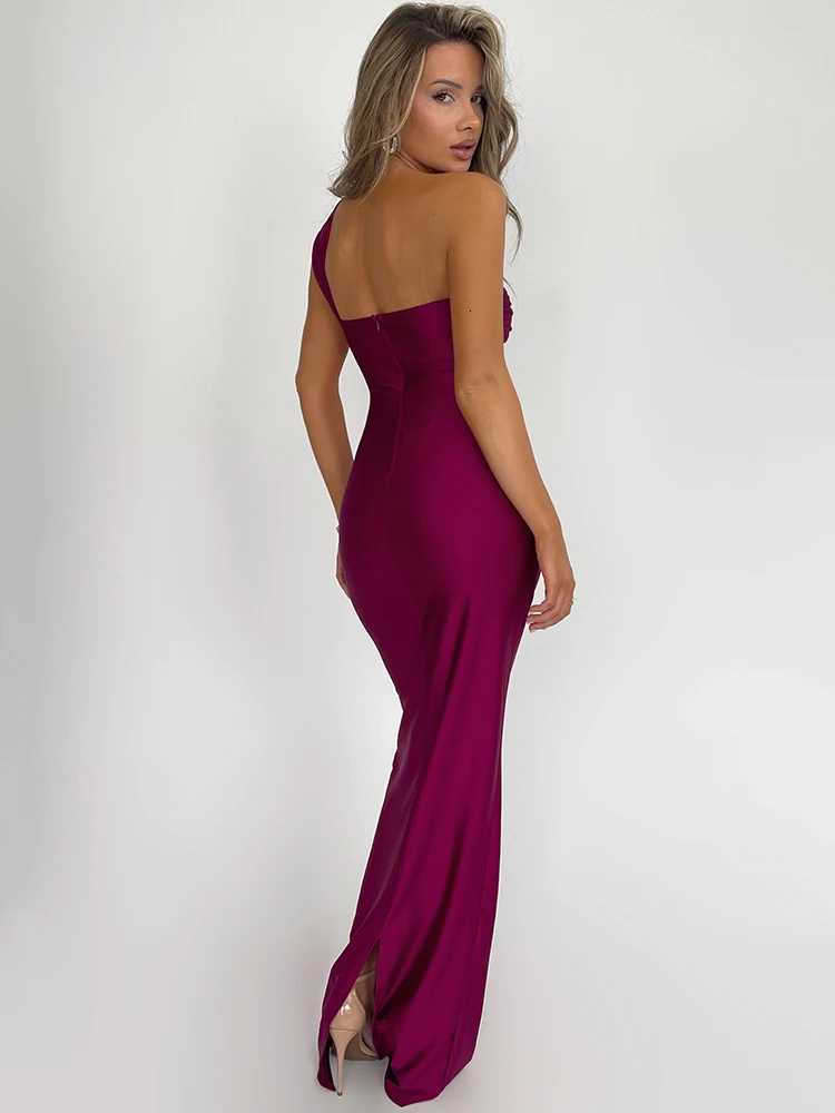 Mozision Strapless Backless Sexy Maxi Dress For Women Fashion One Shoulder Sleeveless Bodycon Club Party Long Dress XJ250722