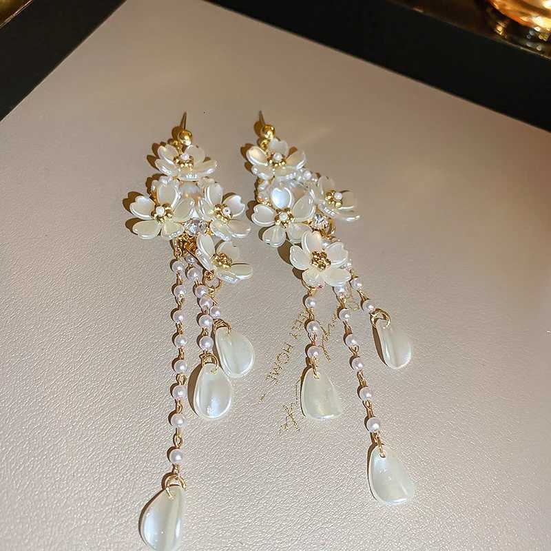 Korean Elegant Pearl Flower Ear Clips Non Pierced for Women Fashion Long Tassel Shell Petal Stud Earrings Banquet Jewelry GiftXJ250722