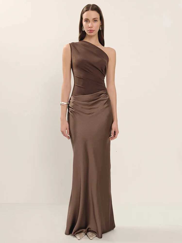 Mozision Satin Inclined Shoulder Sexy Maxi Dress Women Fashion Patchwork Sleeveless Backless Bodycon Evening Club Party Dress XJ250722