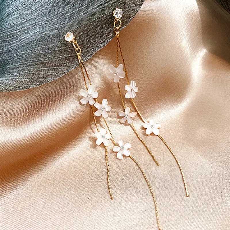 New Fashion Asymmetric Tassel Flower Earrings For Women Korean Style White Daisy Rhinestone Earrings Girl Party Jewelry Gift XJ250722