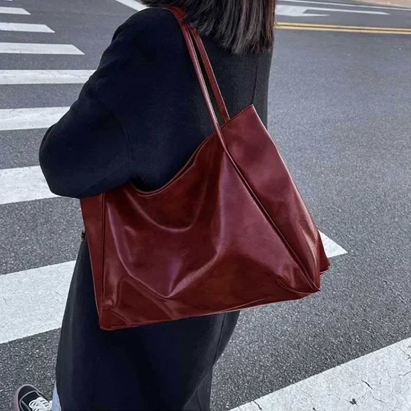 Women Tote Bag Fashion Underarm Pouch Large Capacity Soft Pu Leather Shoulder Bag Retro Crossbody Bag Casual Portable Bucket Bags XJ250704