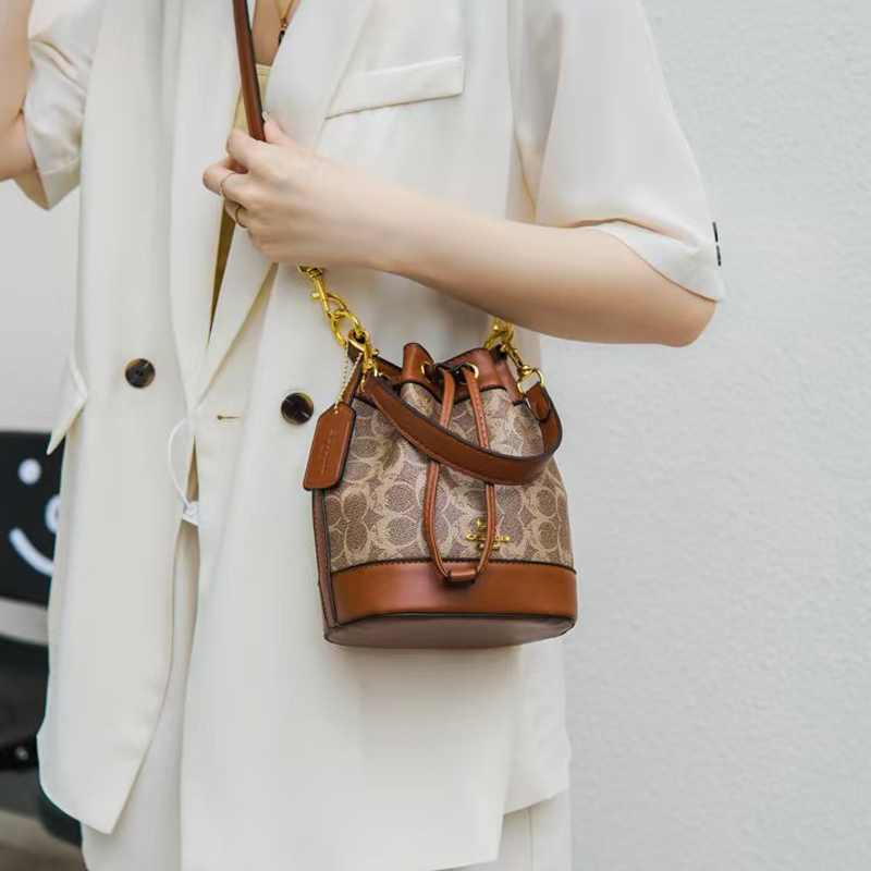 Designer bag Shoulder Bag Luxury Bag Crossbody Purse Designer Fashionable Drawstring Bucket Versatile Single Shoul der Handheld Crossbody Bag AAA