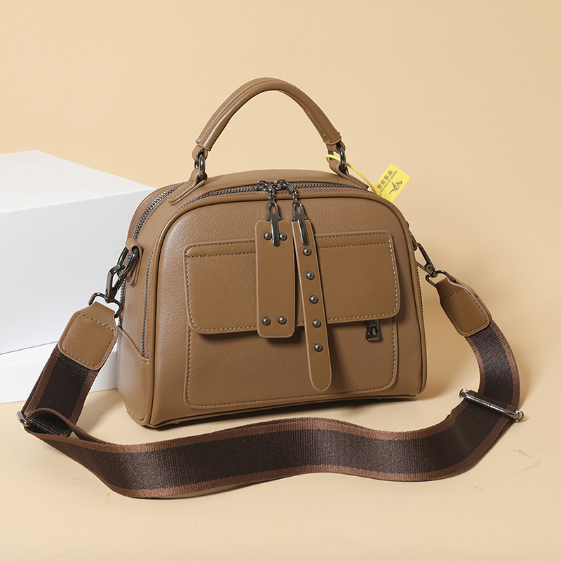 Multi-compartment large-capacity shoulder bag, a casual, versatile and stylish women's bag, a trendy crossbody bag and handbag for ladies.