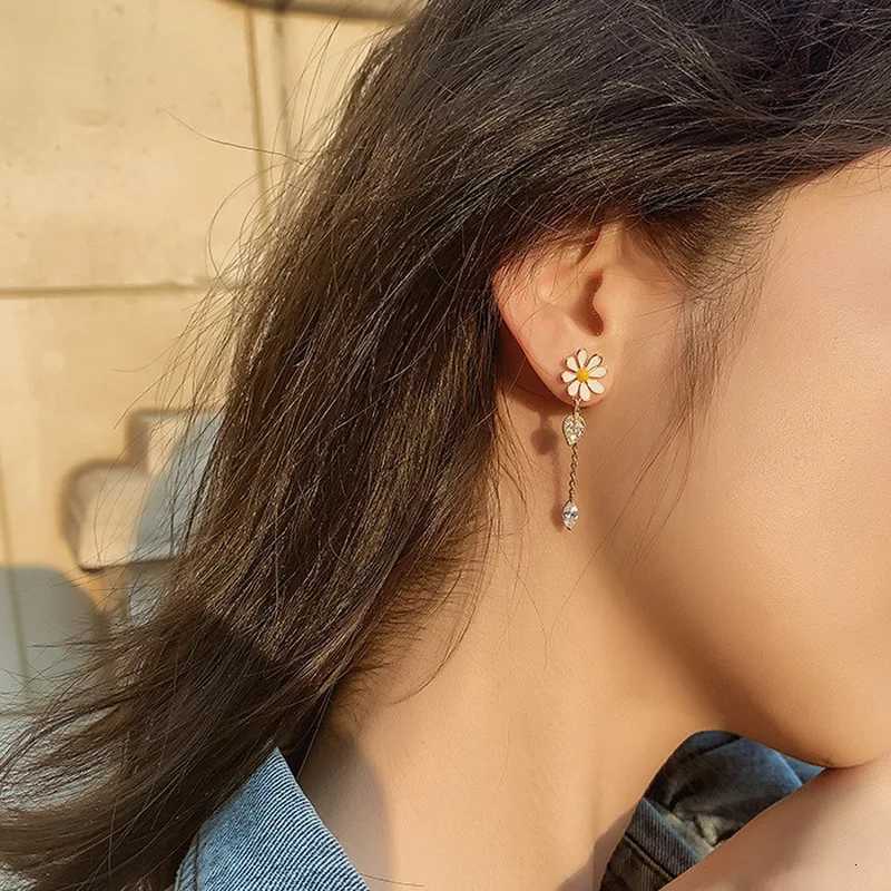 New Fashion Asymmetric Tassel Flower Earrings For Women Korean Style White Daisy Rhinestone Earrings Girl Party Jewelry Gift XJ250722