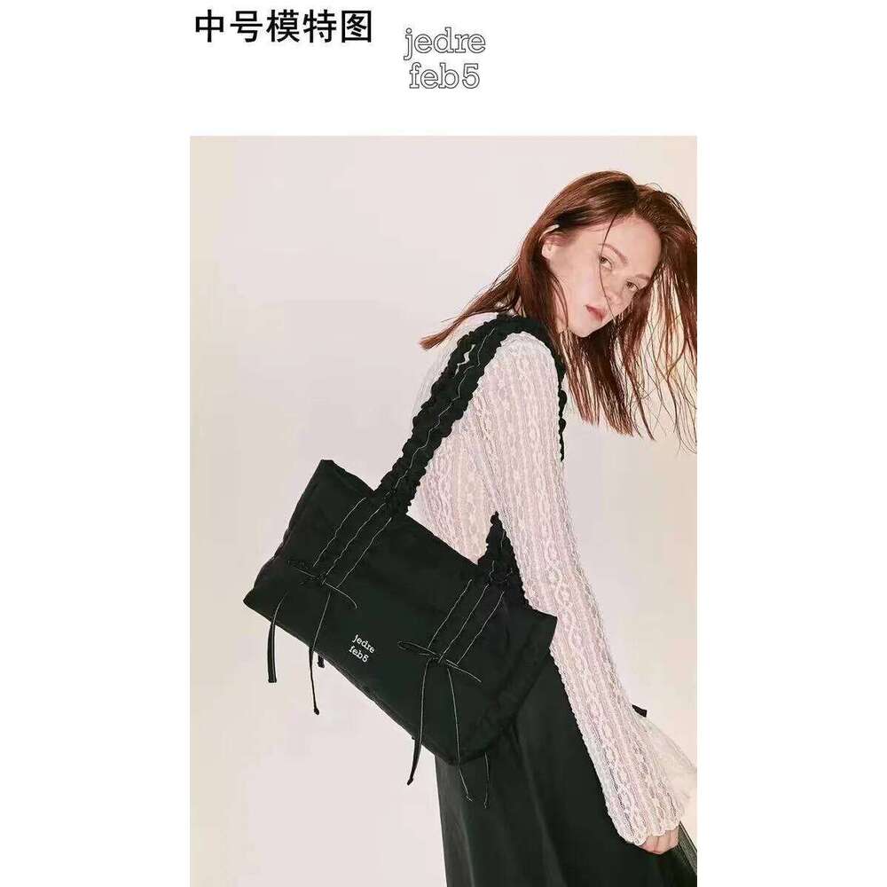 Korean niche jedrefeb5 Han So-hee's identical creased bow handbag JEDREFEB5 new female bag