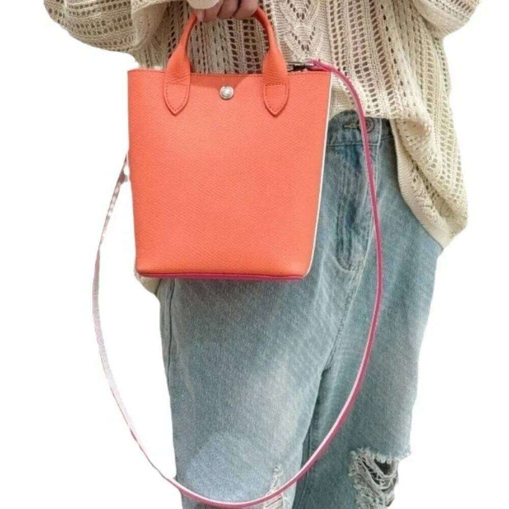 high-quality new cowhide mini tote bag, color blocking and contrasting handbag, hand-held bucket, women's bag