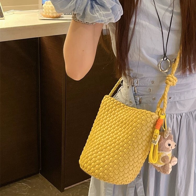 Free shipping designer bag 2025 Niche Woven Bucket Bag For Women New High End Fashion Versatile Bag Single Shoulder Bag Crossbody Small Bag