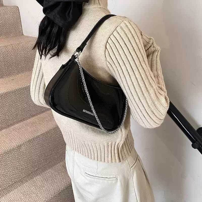 Trendy Retro Burgundy Shoulder Crossbody Bag Womens Glossy Patent Leather Chains Underarm Pack 2025 Simple Commuting Handbags XJ250704