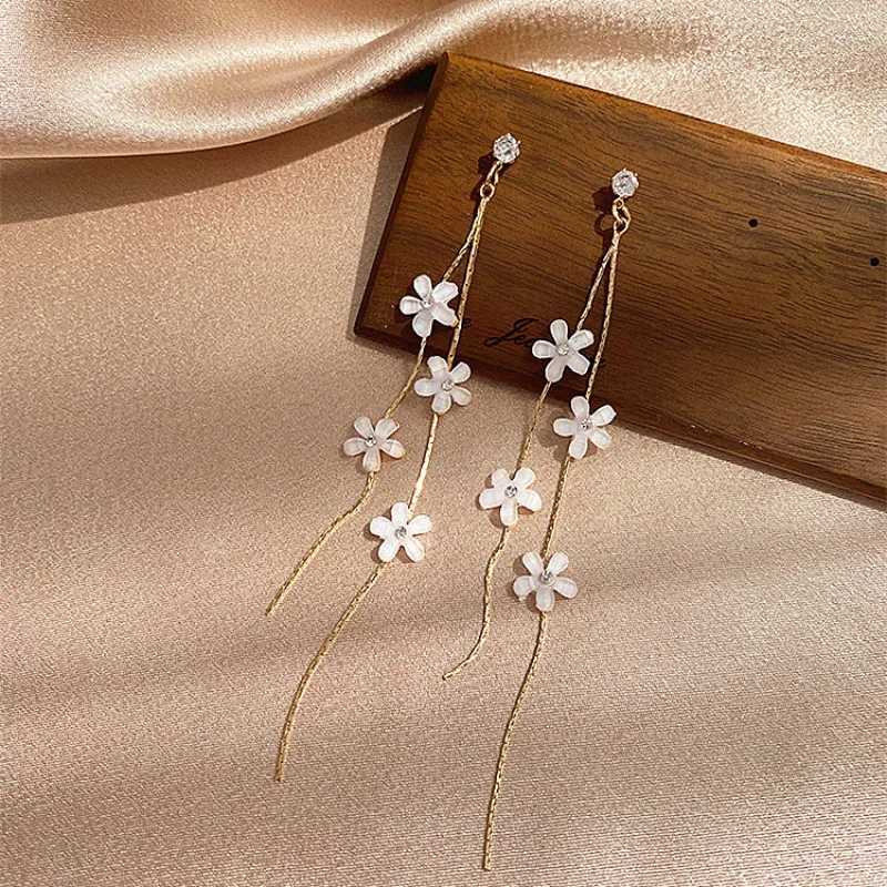New Fashion Asymmetric Tassel Flower Earrings For Women Korean Style White Daisy Rhinestone Earrings Girl Party Jewelry Gift XJ250722