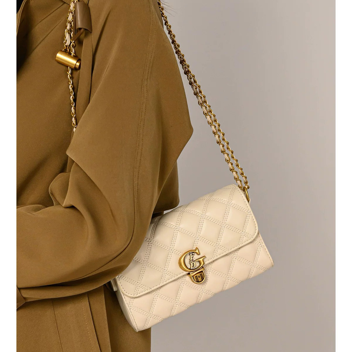 Free shipping designer bag 2025 High End Lock Buckle Quilted Chain Small Bag For Women New Fashion Versatile Bag Shoulder Bag Crossbody Bag