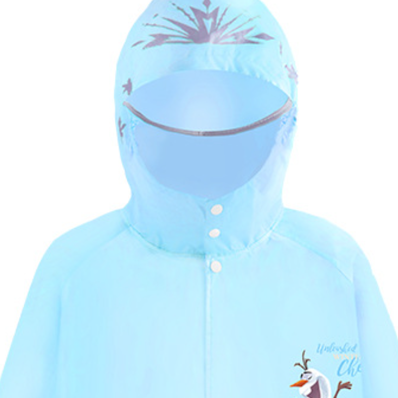 Disney primary school raincoat backpack is designed with a wide brim and reflective strips to ensure safe travel at night The large backpack position 