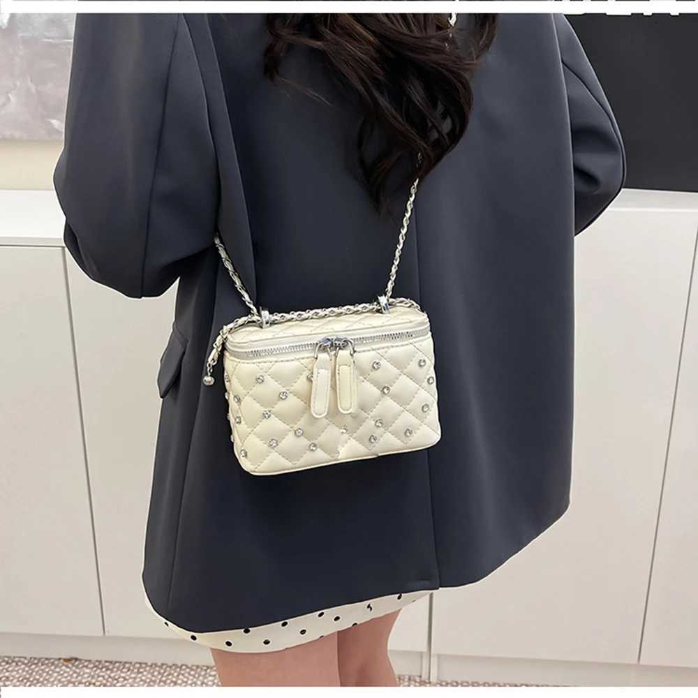 Fi Diamd-Grid Chain Handbag Wens Spring Summer Solid Color PU Leather Square Bag Simple Womens Crossbody Bags Y250722