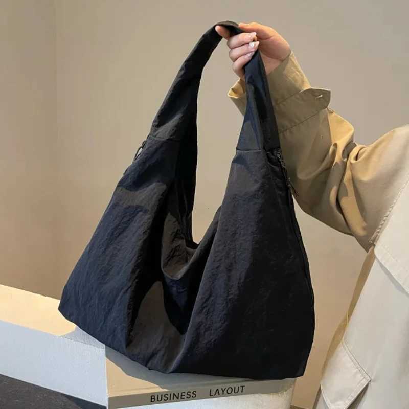 Women Simple Shoulder Bag Multi-Pocket Commuting Tote Bag Large Capacity Nylon Underarm Bag Versatile Shopping Handbag Tote XJ250704